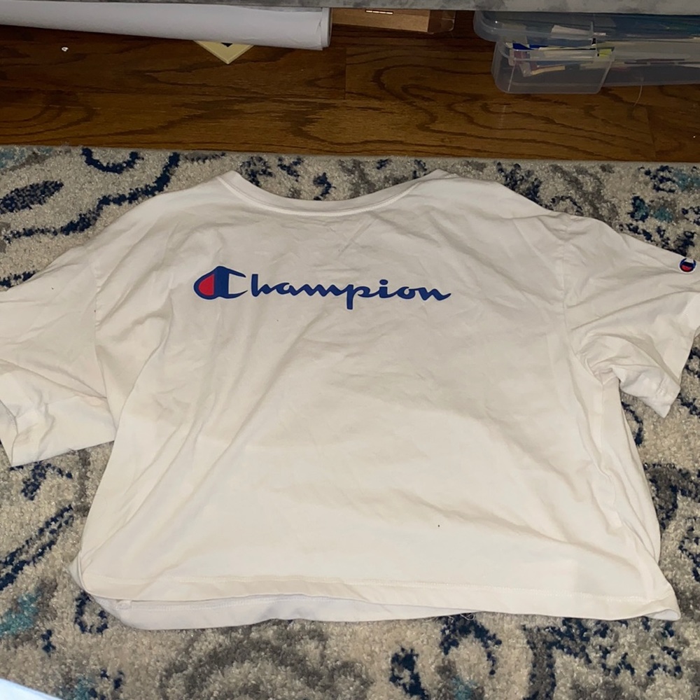 Women’s champion crop tee.